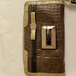Brand New Guess Wristlet 🌹